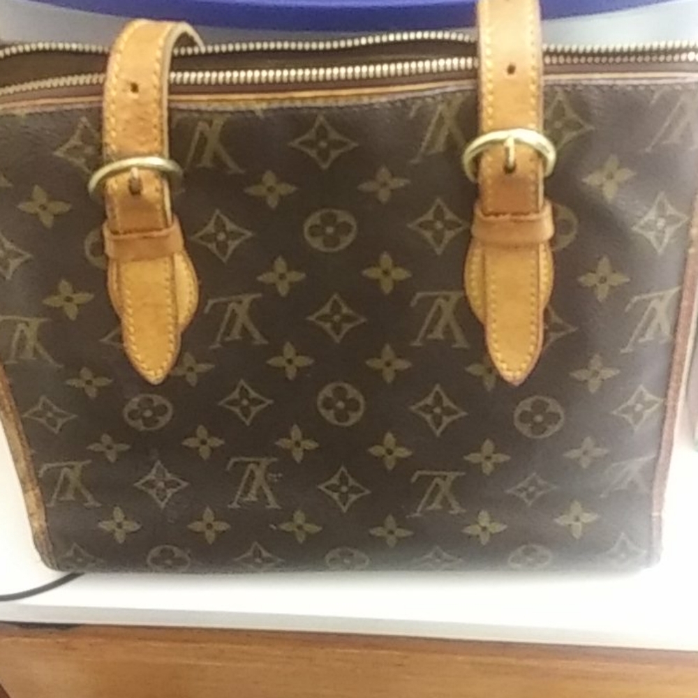Louis Vuitton Authentic Small Purse